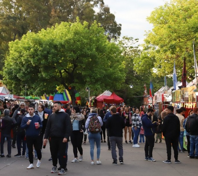 Este fin de semana: Gran regreso de la Feria de las Colectividades de Villa Adelina.
